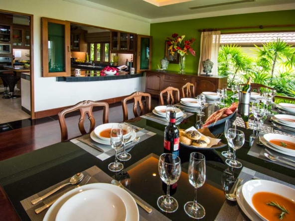 phuket-holiday-villa-table-SEATS-12-dining-room